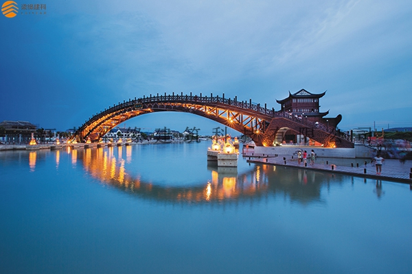 蘇州歡樂胥江大跨度膠合木拱橋